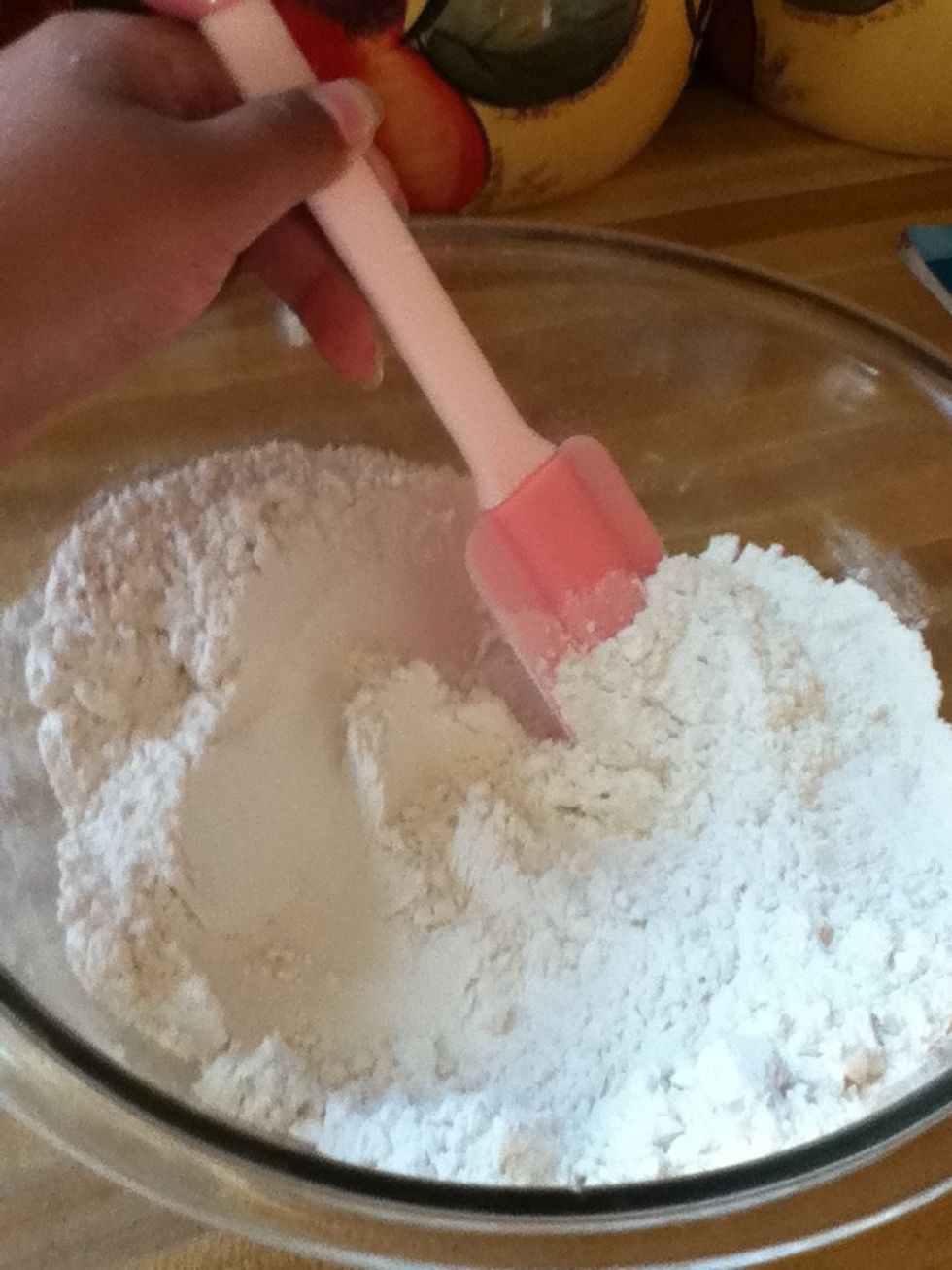 Mix flour ,baking soda ,and salt in large bowl