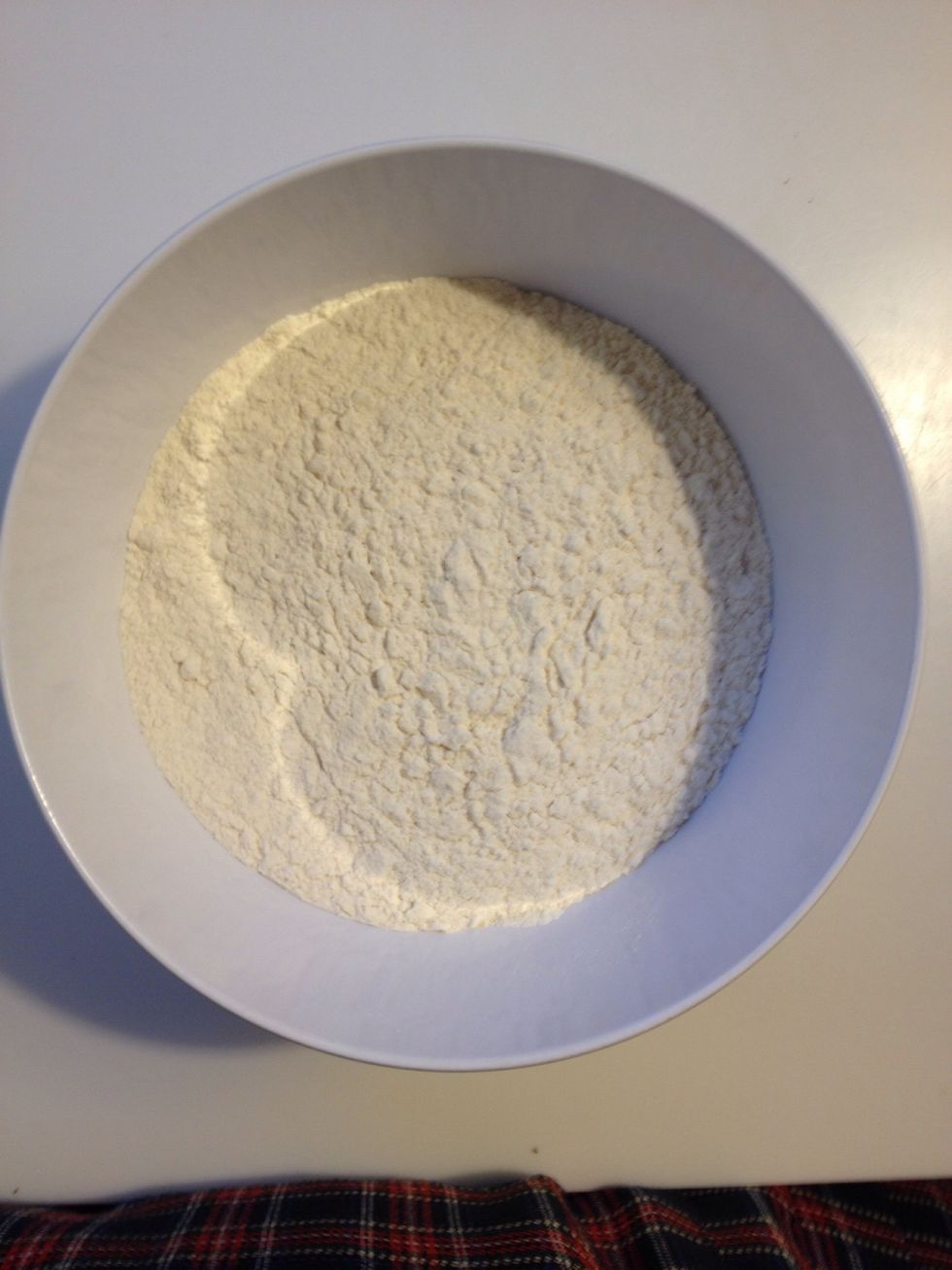 Mix flour, baking soda & salt.