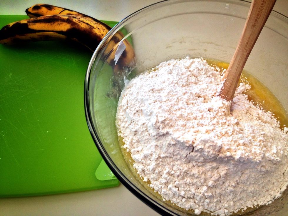 Mix flour, salt and soda. Stir strongly!