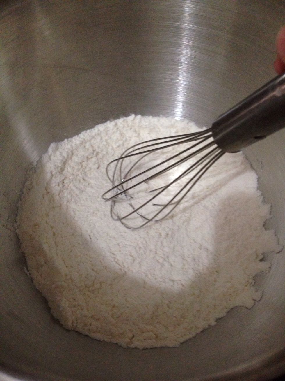 Mix flour with sugar and salt with wire whisk