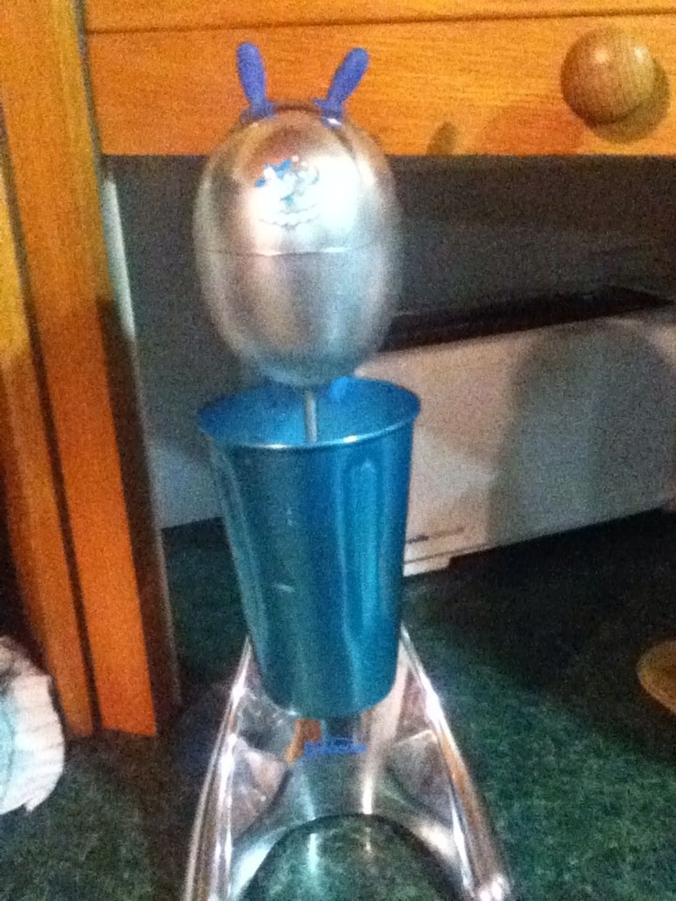 mix heated milk in milkshake maker