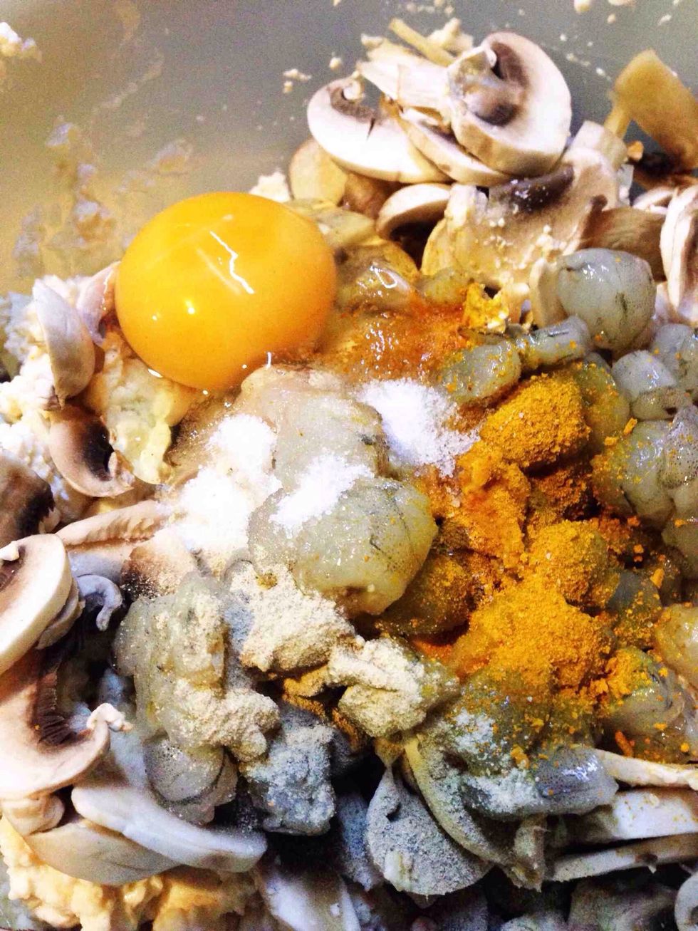 Mix in a bowl mashed tofu, egg, prawn, mushroom, add salt, sugar, pepper,chicken powder and turmeric powder to taste.