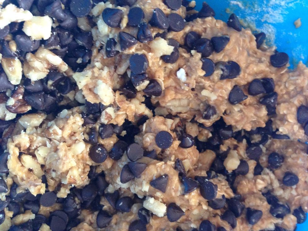 Mix in chocolate chips and walnuts. Refrigerate the dough for min 1 hour.