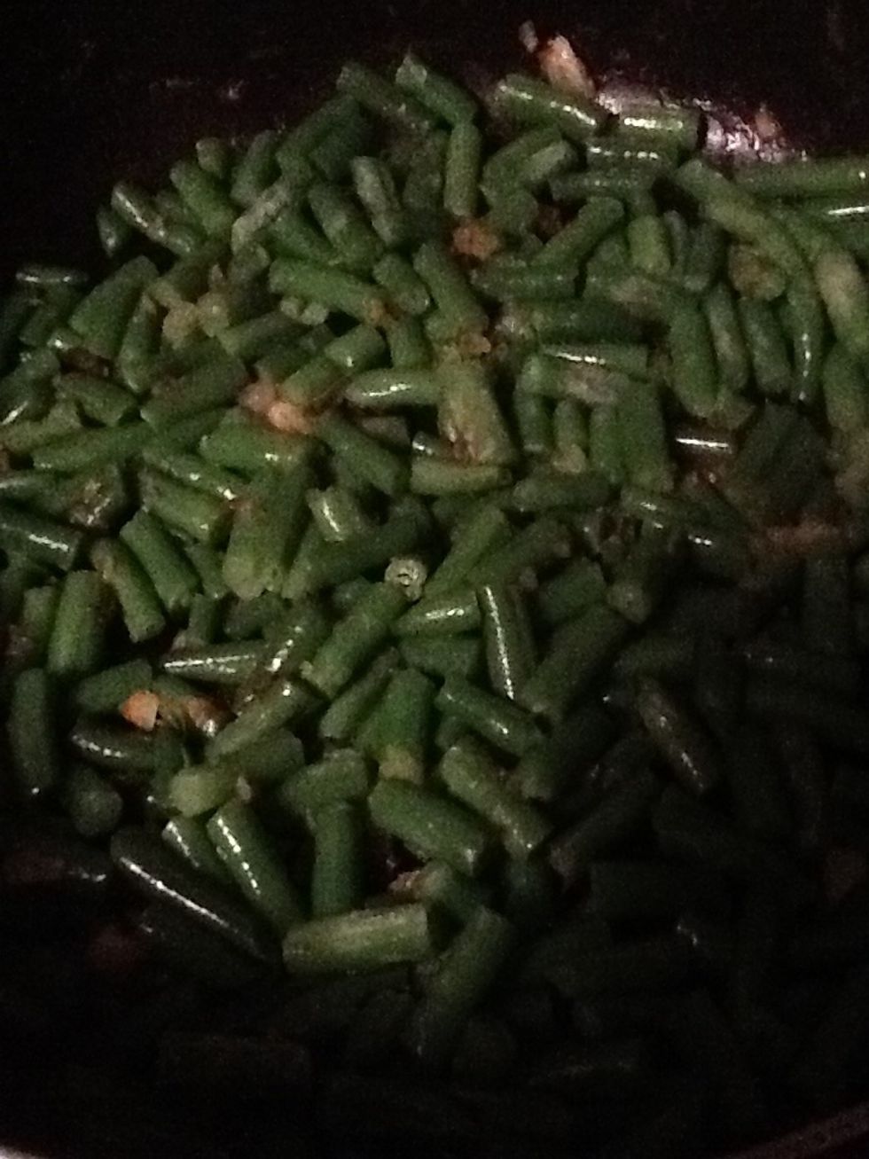 Mix in steamed greenie beanies (green beans).