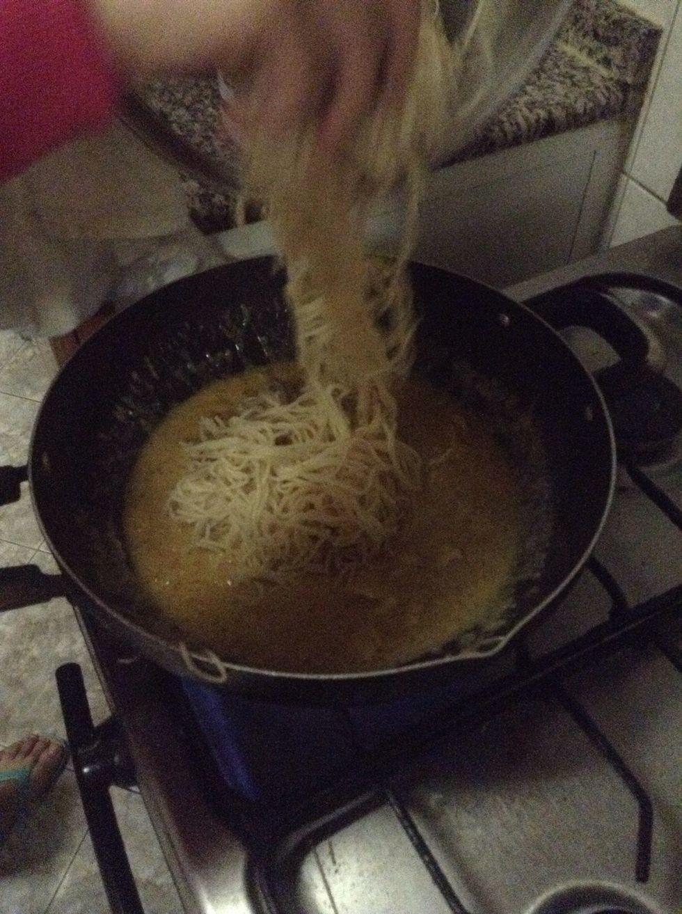 Mix in the boiled spaghetti