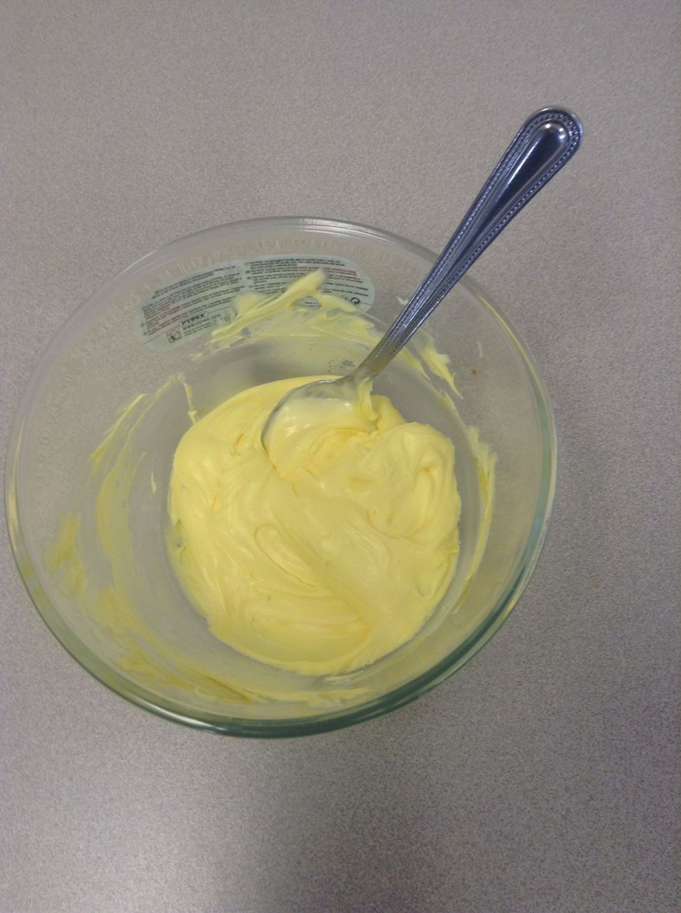 Mix in the yellow food dye until its one consistent colour