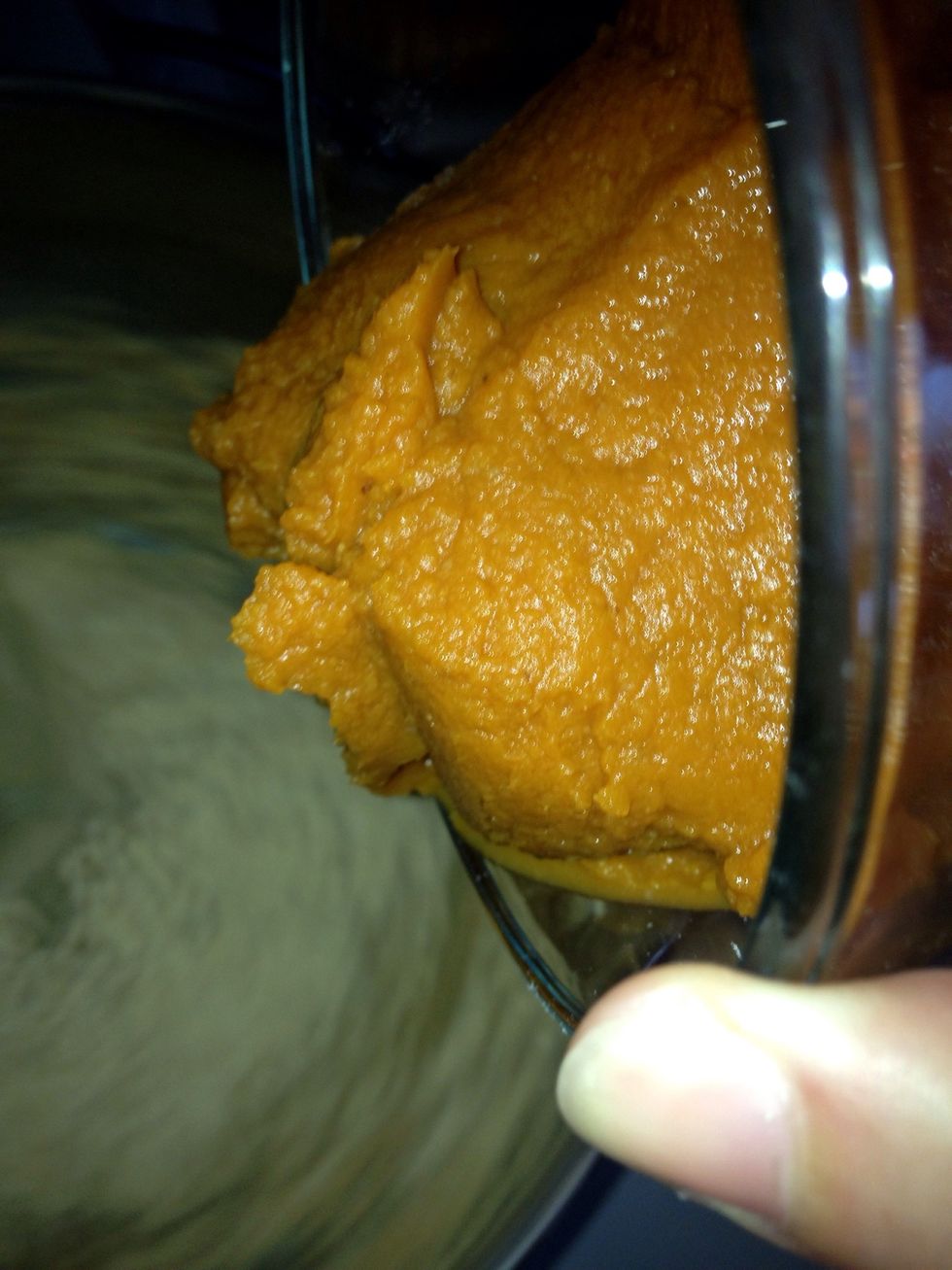 Mix in vanilla and pumpkin pur\u00e9e.