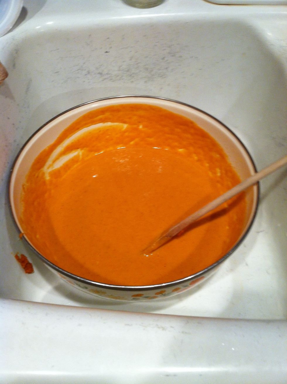 Mix ingredients. ( pumpkin, nutmeg, eggs, salt, ginger, evaporated milk, cinnamon, vanilla and sugar)