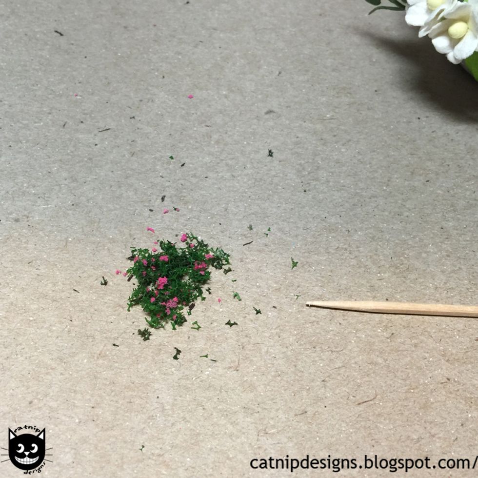 Mix it with a tiny bit of Flower Soft - Christmas Green...