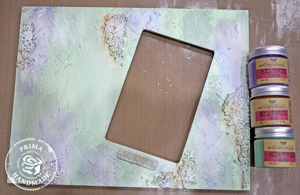 Mix mica powders with water. Randomly apply to photo frame and shamrock until desired look is achieved.