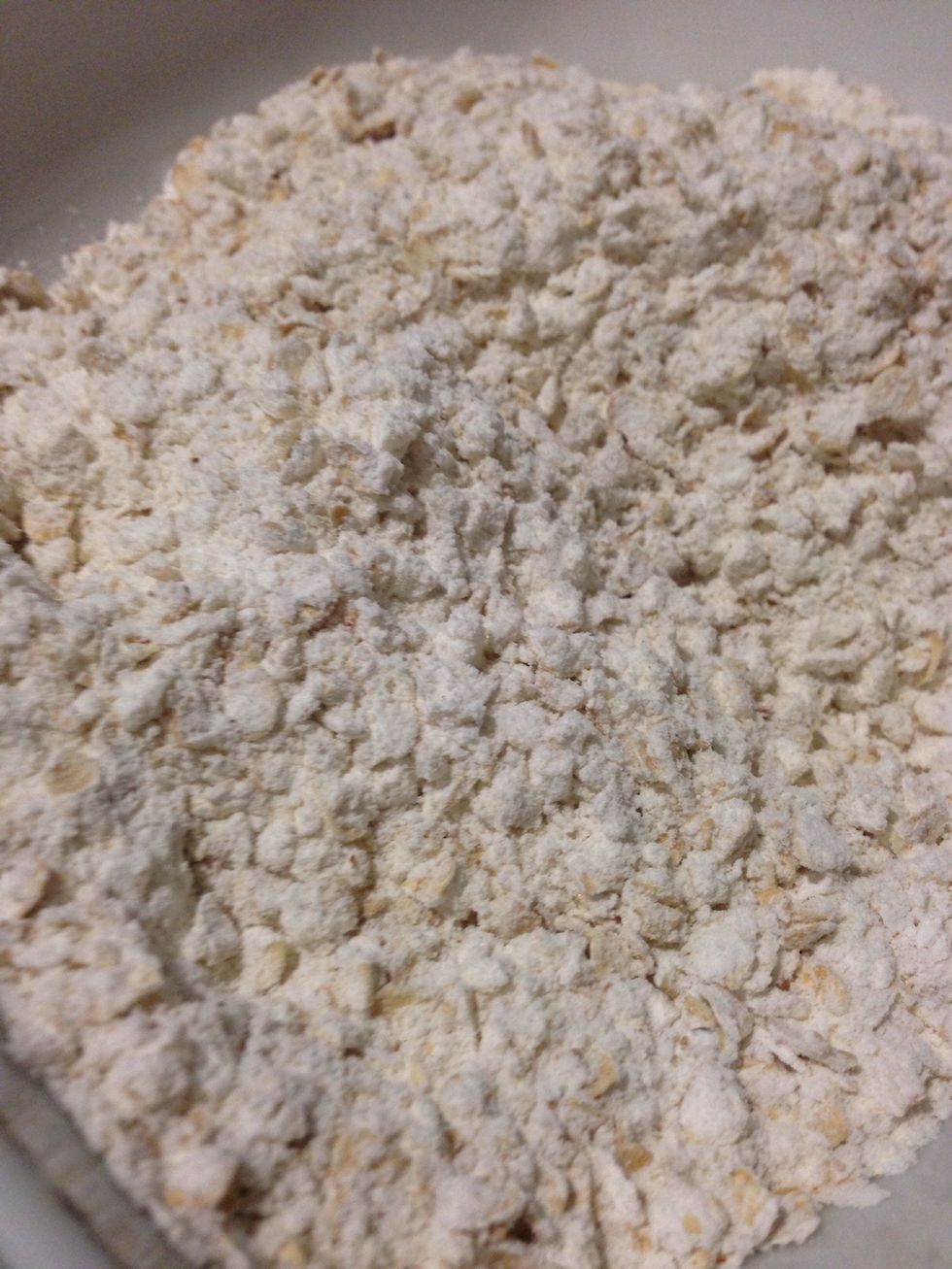 Mix oats, flour, baking soda, baking powder, salt, and cinnamon. Put it aside.