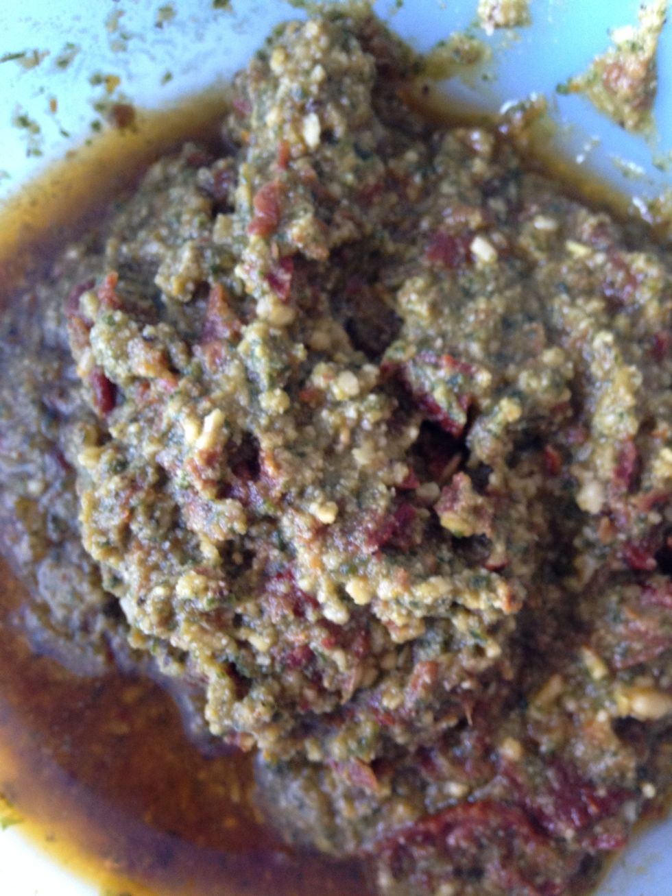 Mix oil, pine nuts, garlic, dried tomatoes, parmesan and basil. Blend/stabmix until consistency as picture.  Serve soup with pesto creme fraiche an bacon on top. Eat with bread. Enjoy!