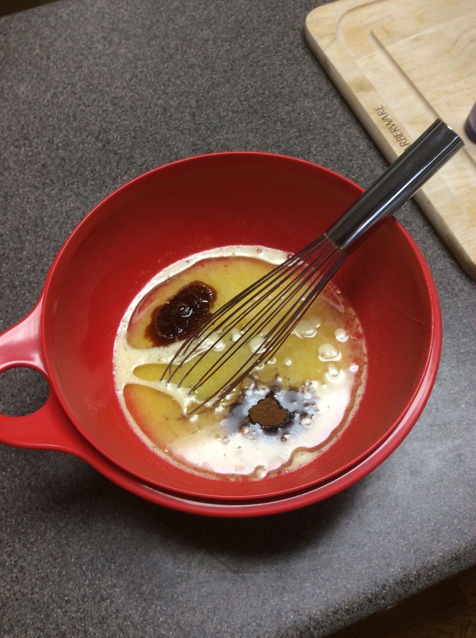 Mix oil, vanilla, Baking soda, cinnamon until blended