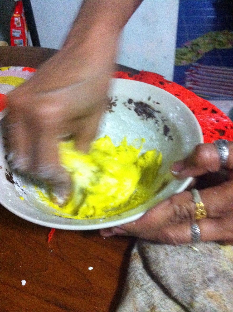 Mix same first step and add stream pumpkin to make yellow color^^