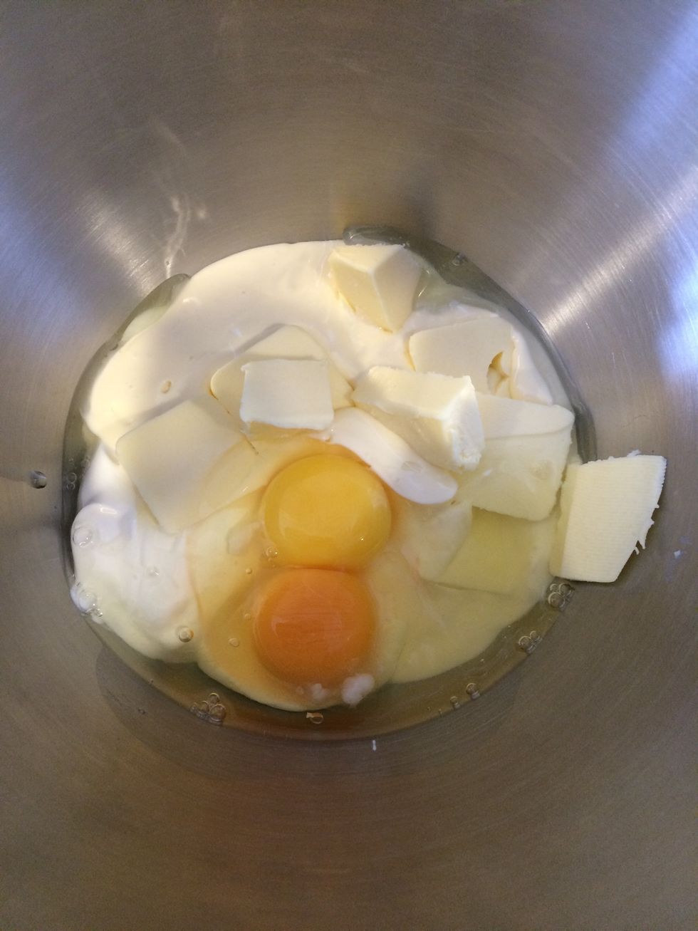 Mix sour cream (2,5 dL), soft butter (170 g) and eggs (2) together...