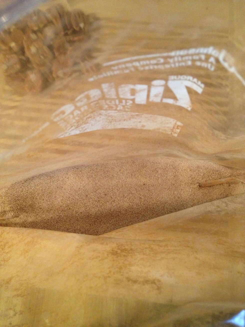 Mix sugar and cinnamon