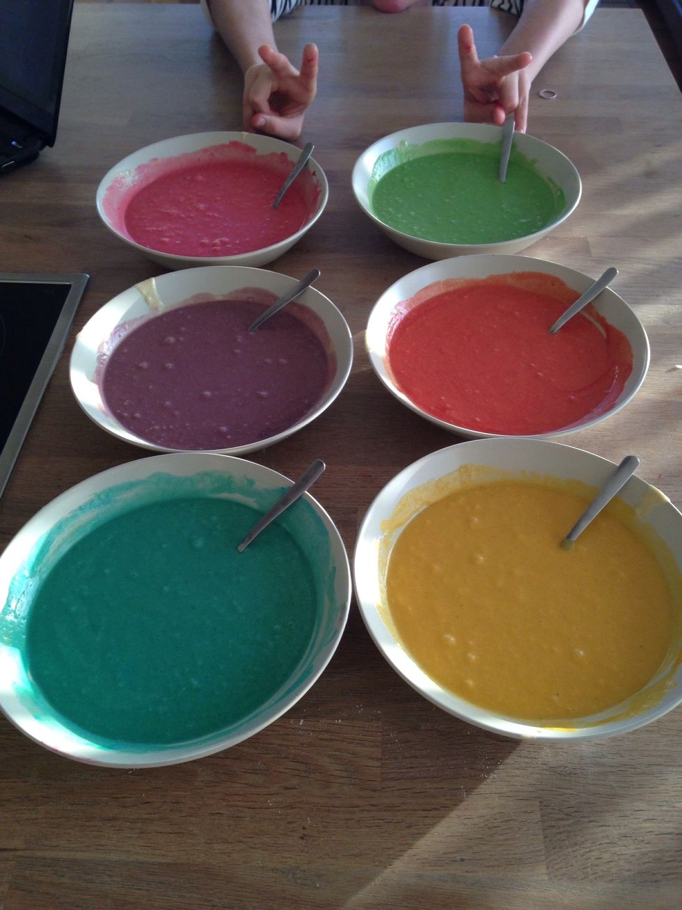 Mix the 6 different colors into the 6 batter