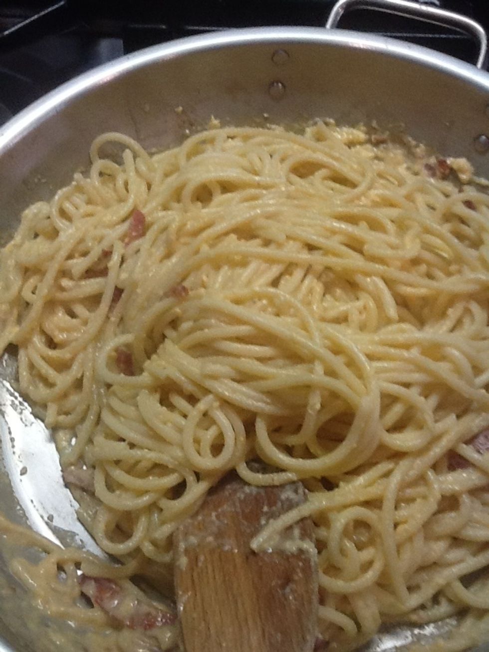 Mix the bacon with sauce