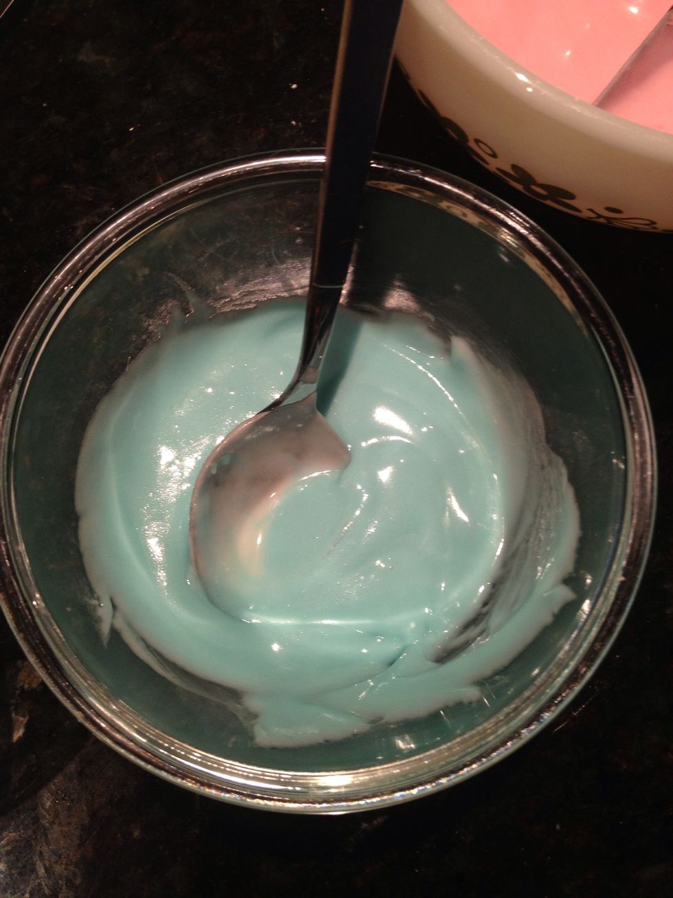 Mix the blue food die in with the icing mixture until completely blue (add more food die to achieve the colour you want)
