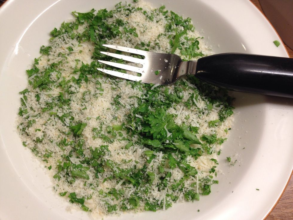 Mix the cheese with parsley and breadcrumbs.