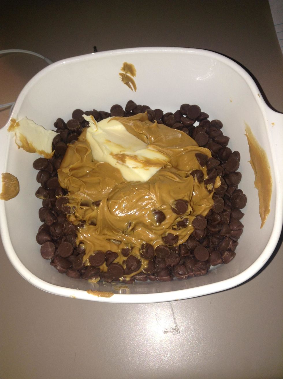 Mix the chocolate chips, butter, and peanut butter in a bowl. Put In microwave for 1 minute. If not smooth, put in for 1:10.