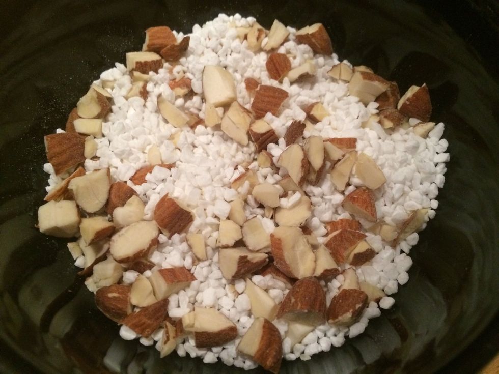 Mix the chopped almonds with confectioners sugar and sprinkle over the batter.