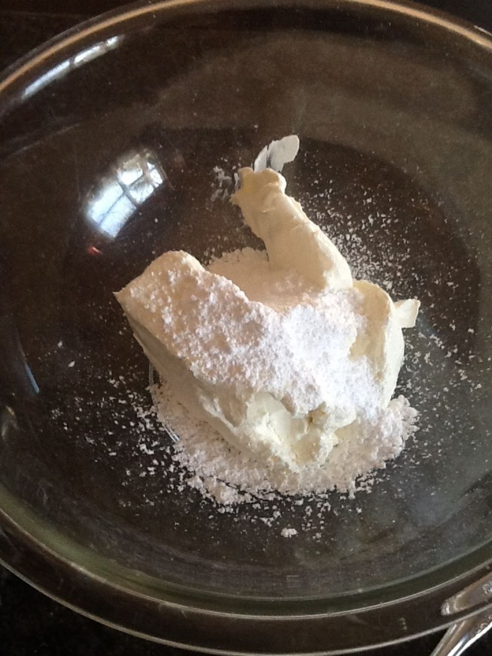 Mix the confection sugar and cream cheese
