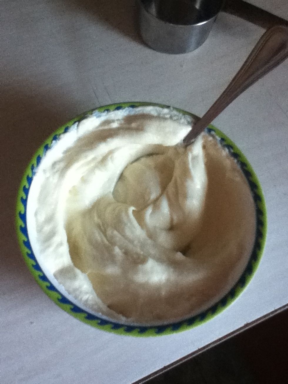 Mix the cream cheese and sugar together.