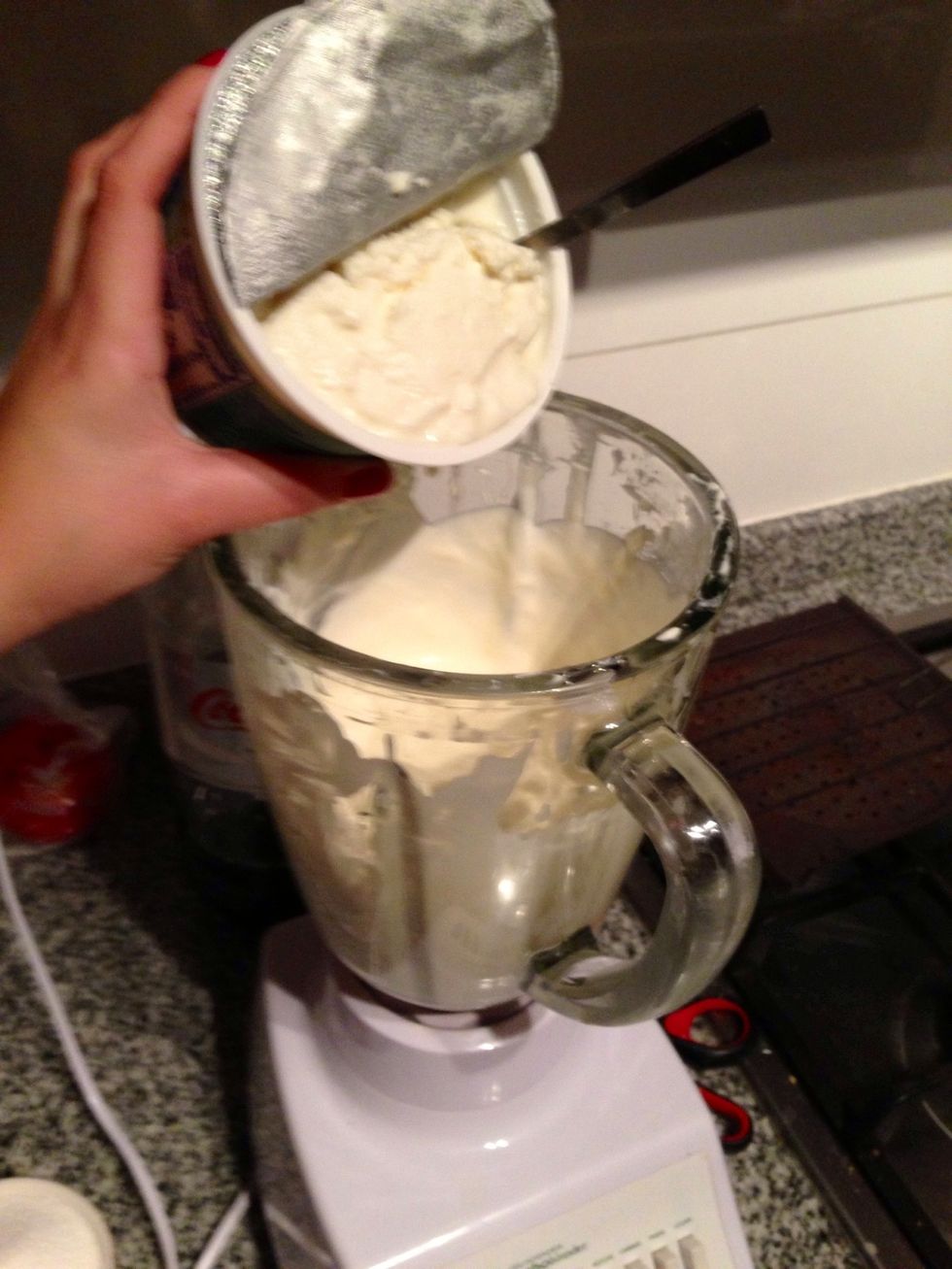 Mix the cream cheese with the ricotta, the sour cream, a cup of sugar and the corn flour. Add one egg and blend the mix before adding another. Make sure everything is mixed properly, with no lumps.