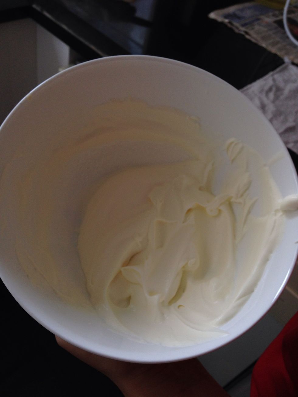Mix the cream cheese with the whip cream slowly