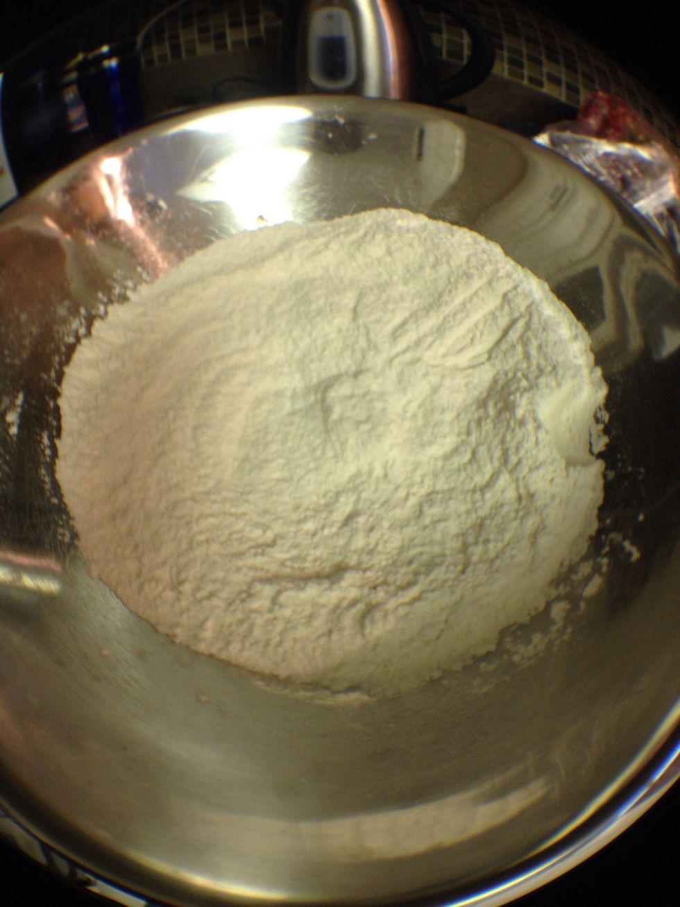 Mix the dry ingredients together (flour, baking soda and salt).