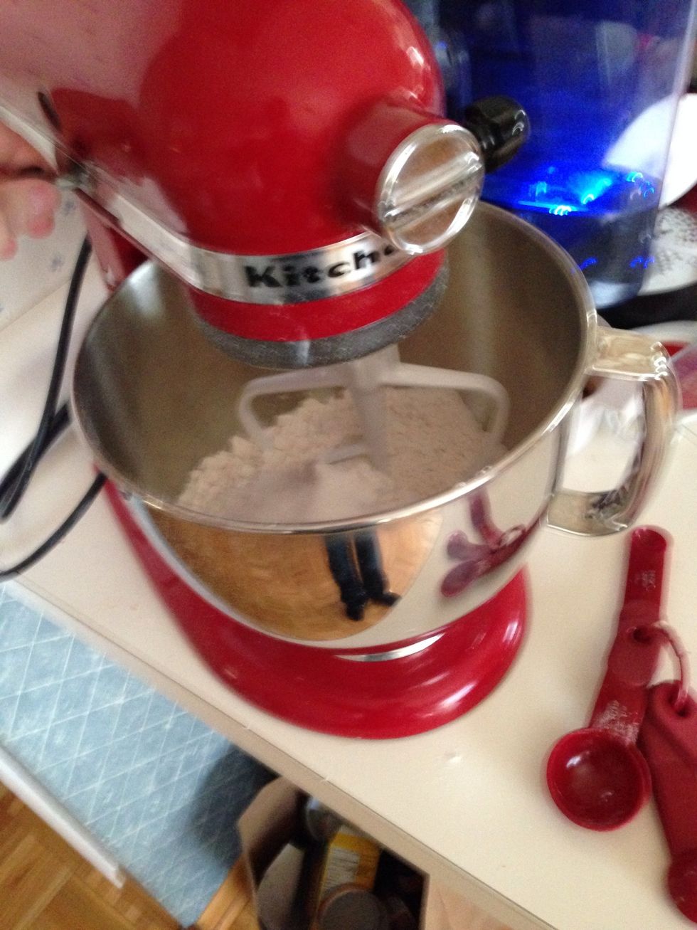 Mix the dry ingredients together.