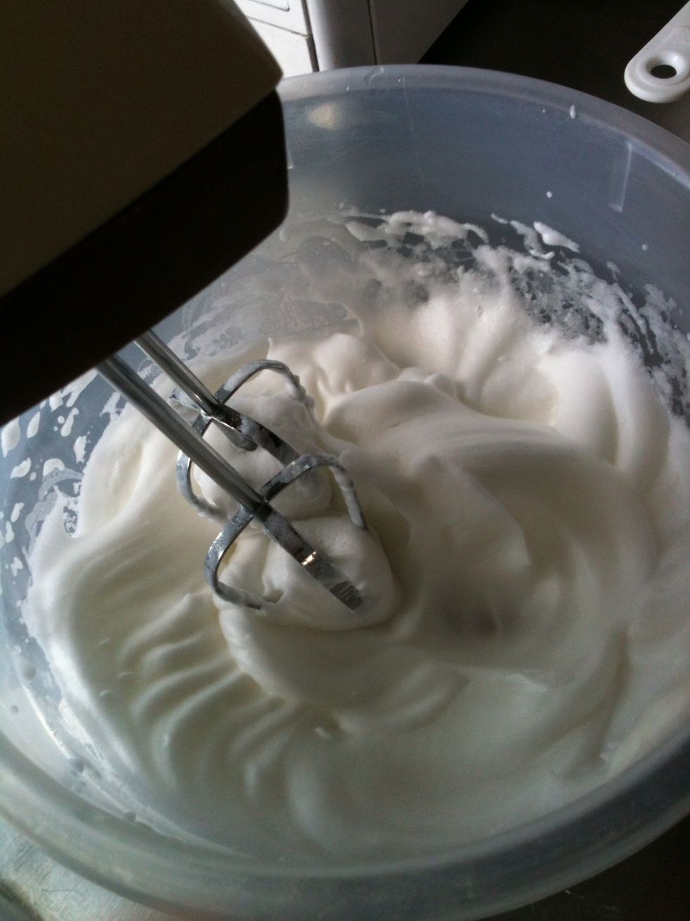 Mix the egg white (make a soft merengue)
