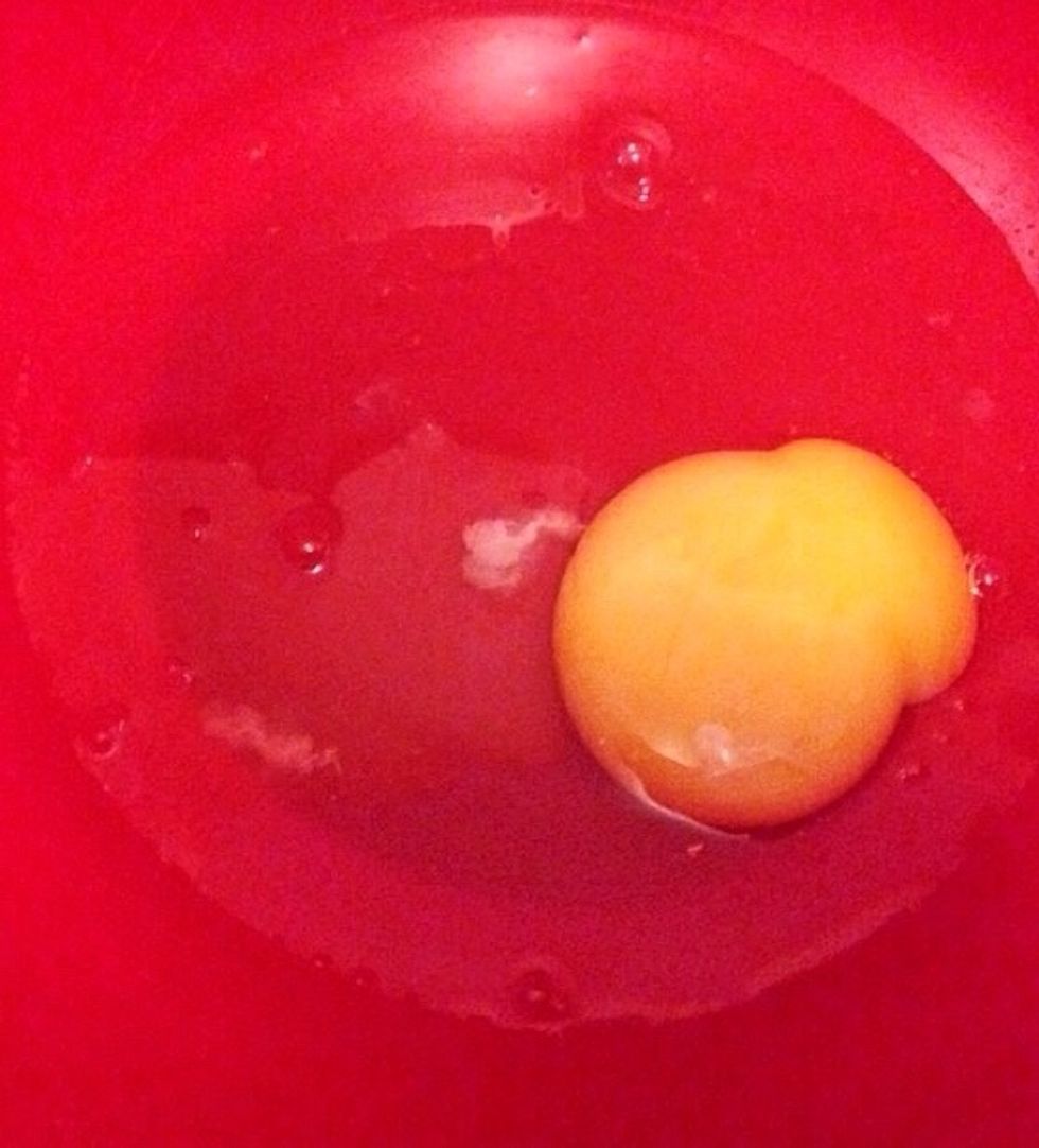 Mix the egg with the egg whites.