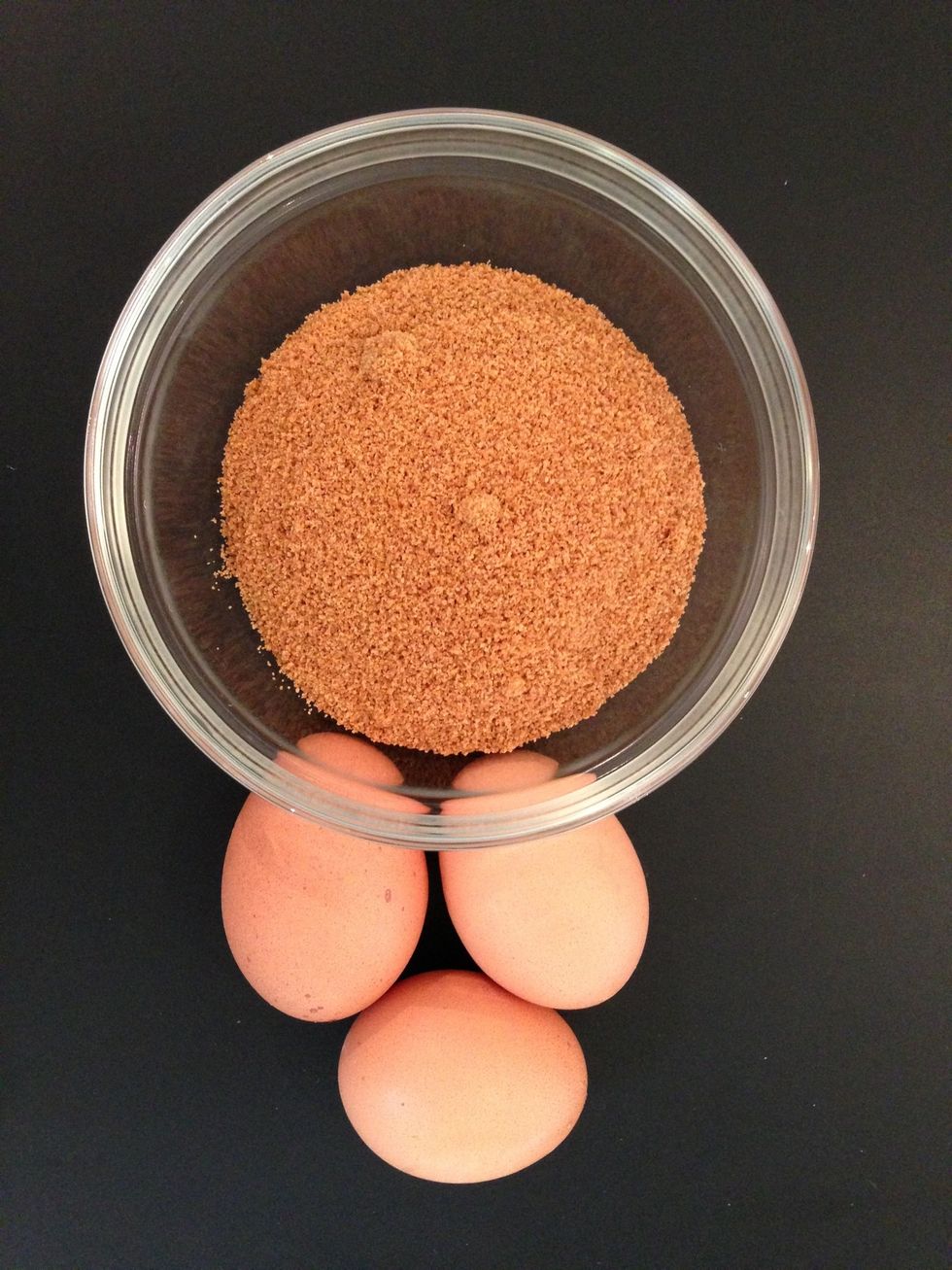 Mix the eggs and sugar until light yellow and fluffy. Add honey.