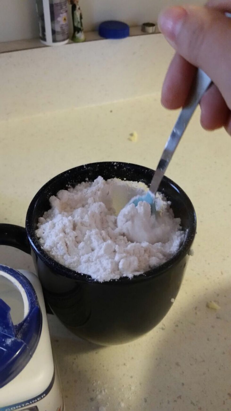 Mix the flour and baking soda together