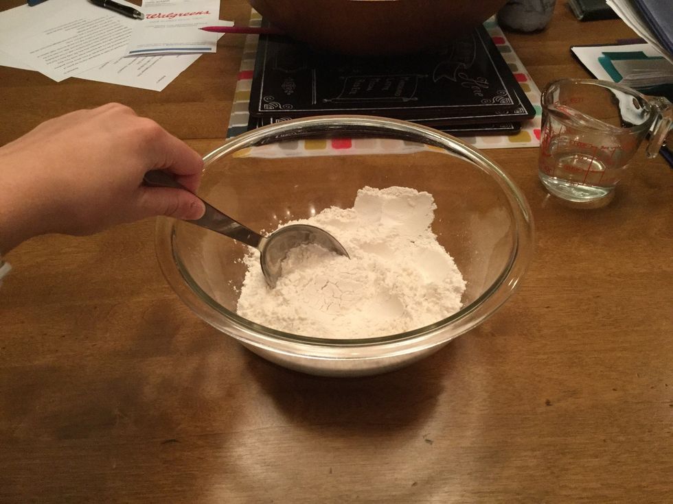 Mix the flour and salt together until they are well distributed.