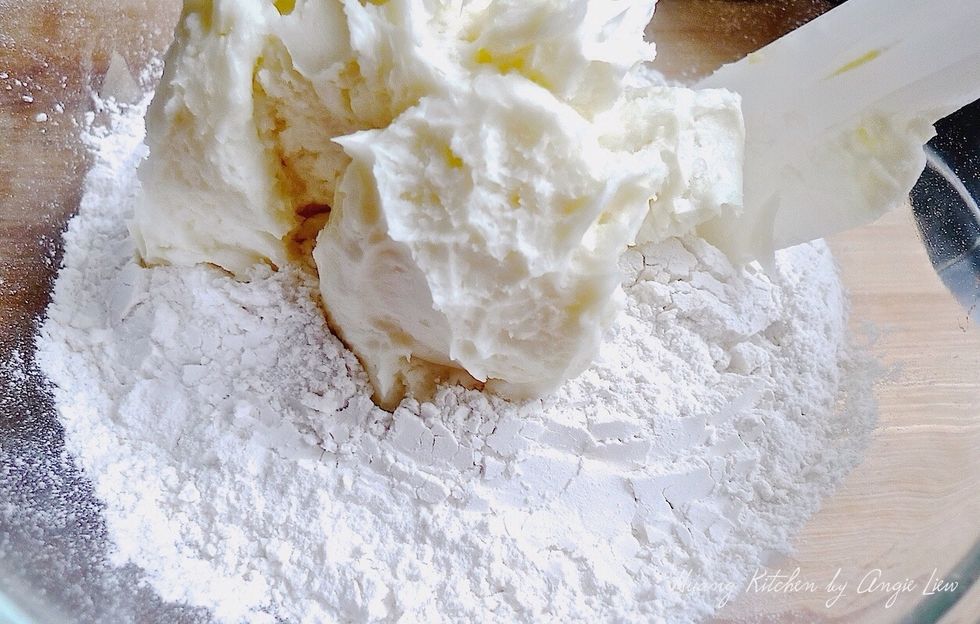 Mix the flour and shortening in another mixing bowl until well combined.