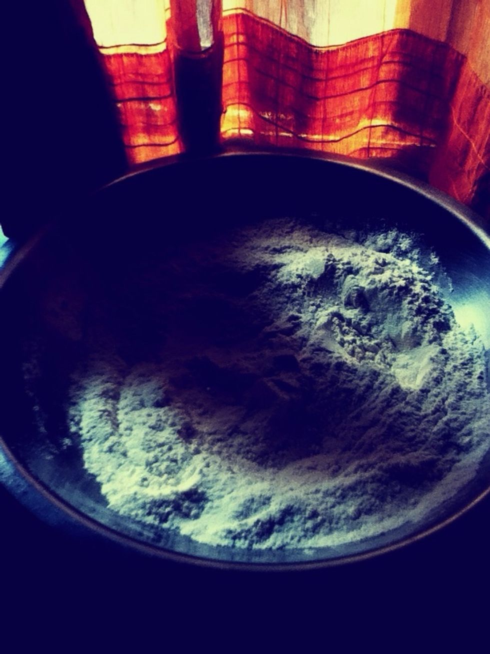 Mix the flour, sugar and baking powder in a big mixing bowl.