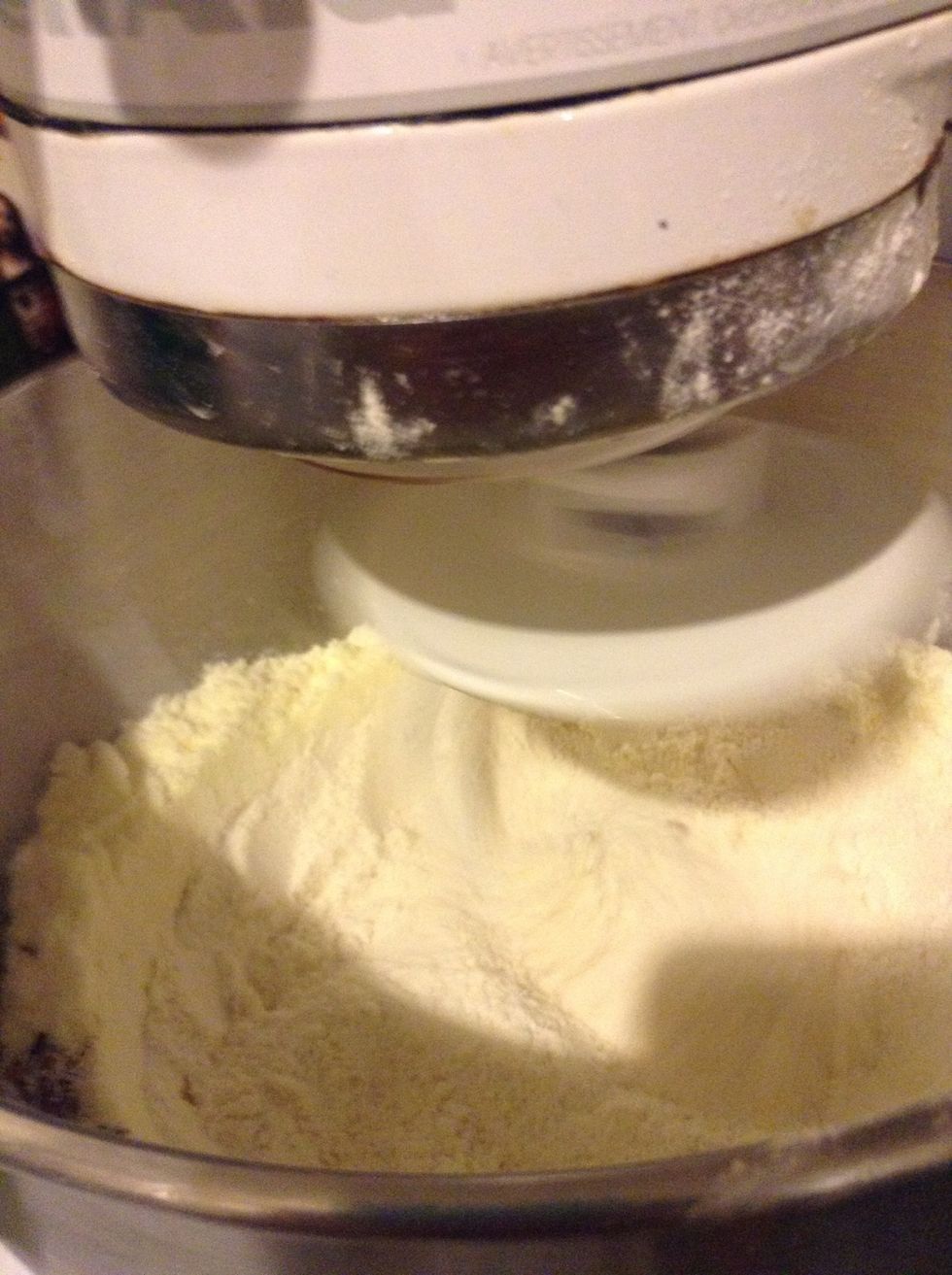 Mix the flour,sugar,dry milk and the pieces of the cinnamon and also the baking powder.