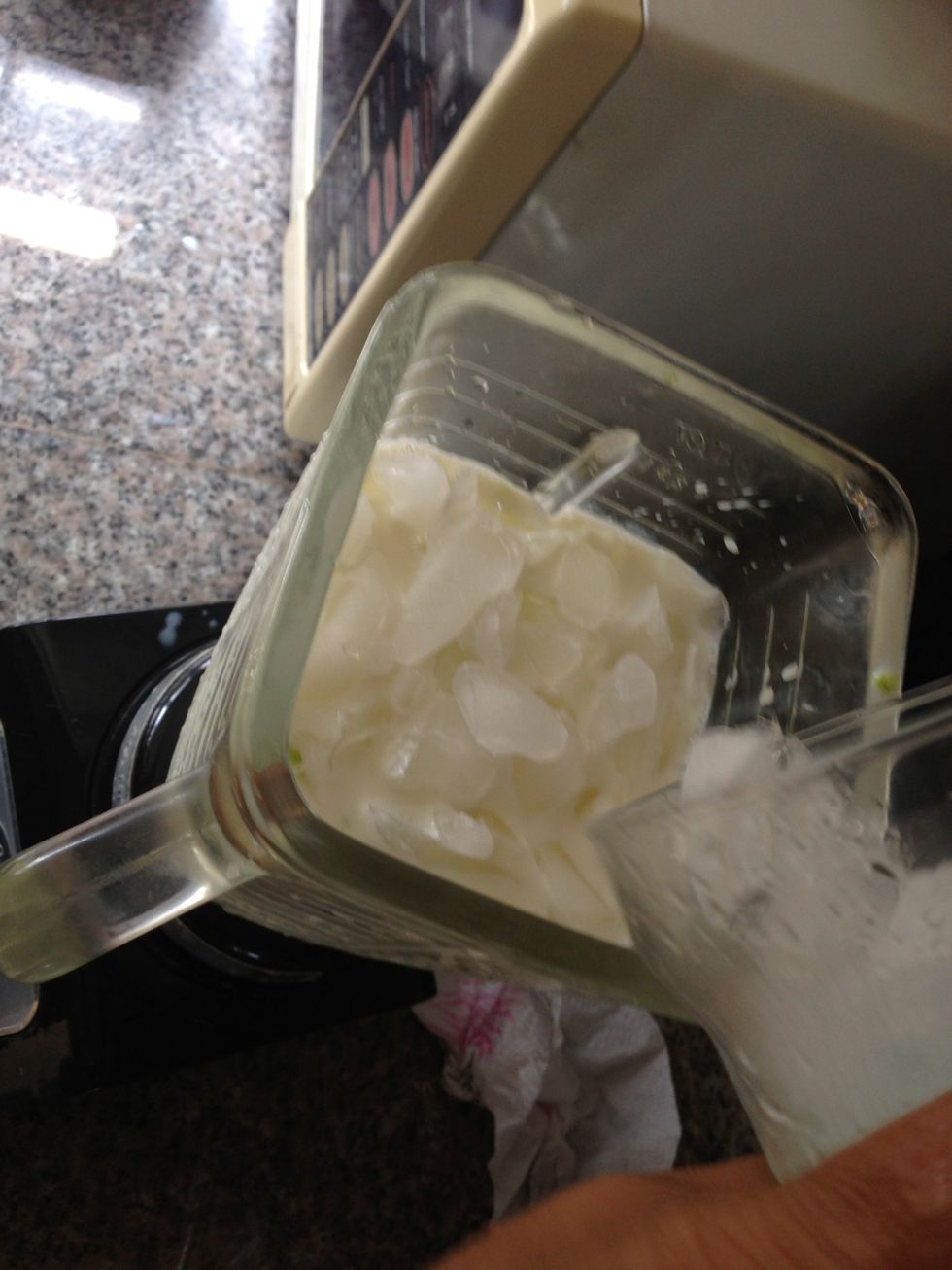 Mix the ice with the rest