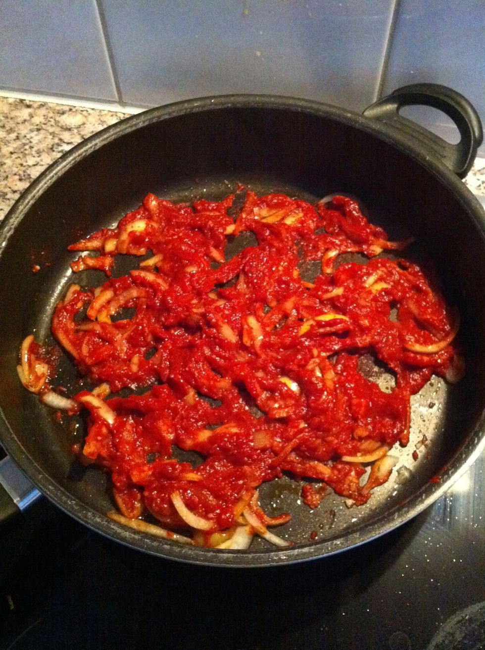 Mix the ingredients and cook for about 5 minutes.