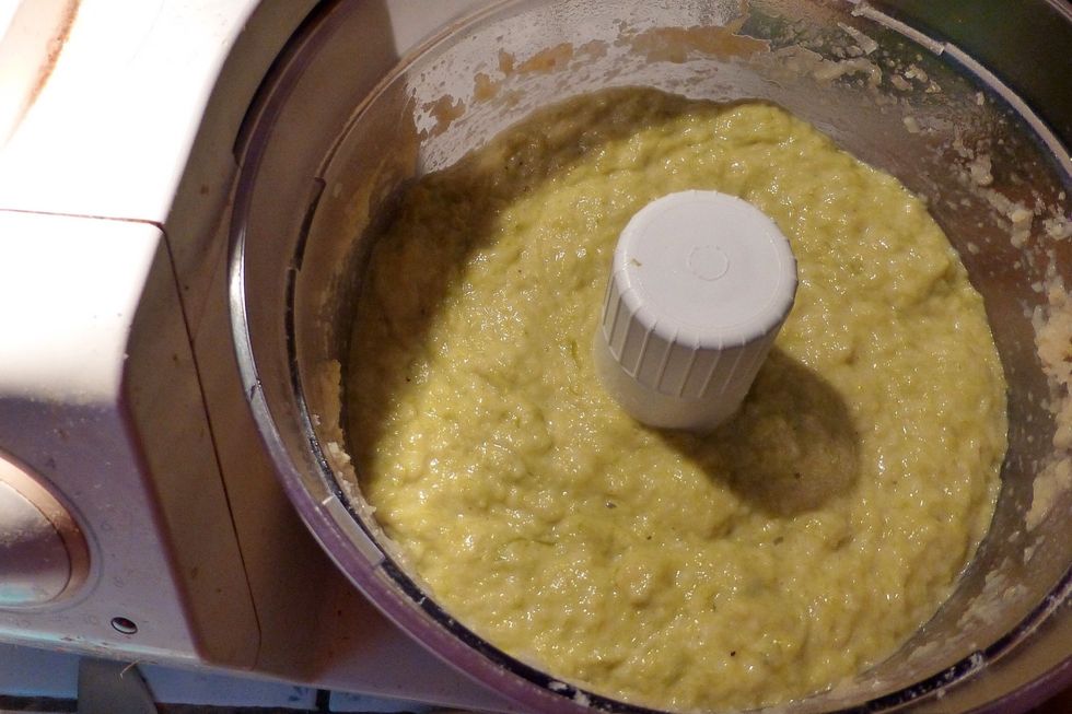 Mix the leeks, add the bread crumbs, melted butter, the grated cheese, beaten eggs, salt, pepper and nutmeg.