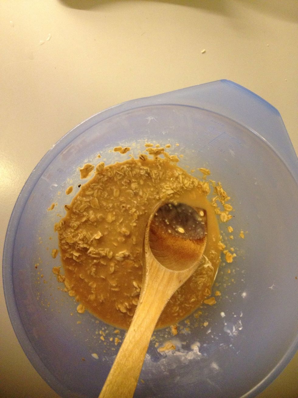 Mix the oatmeal with the reduced beef stock, the milk and the potato flour. Wait 5 minutes