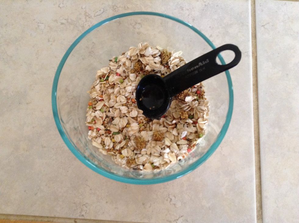 Mix the oats and parakeet mix