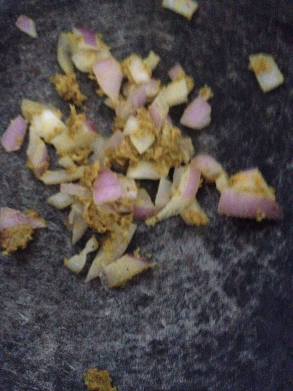 Mix the onions with remaining masala . Put it in the base of pan