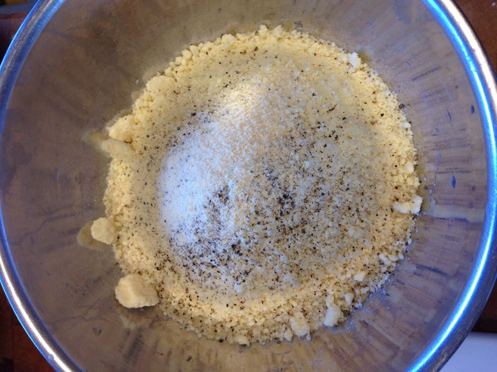 Mix the Panko, Parmesan, salt and pepper, onion powder and garlic salt .