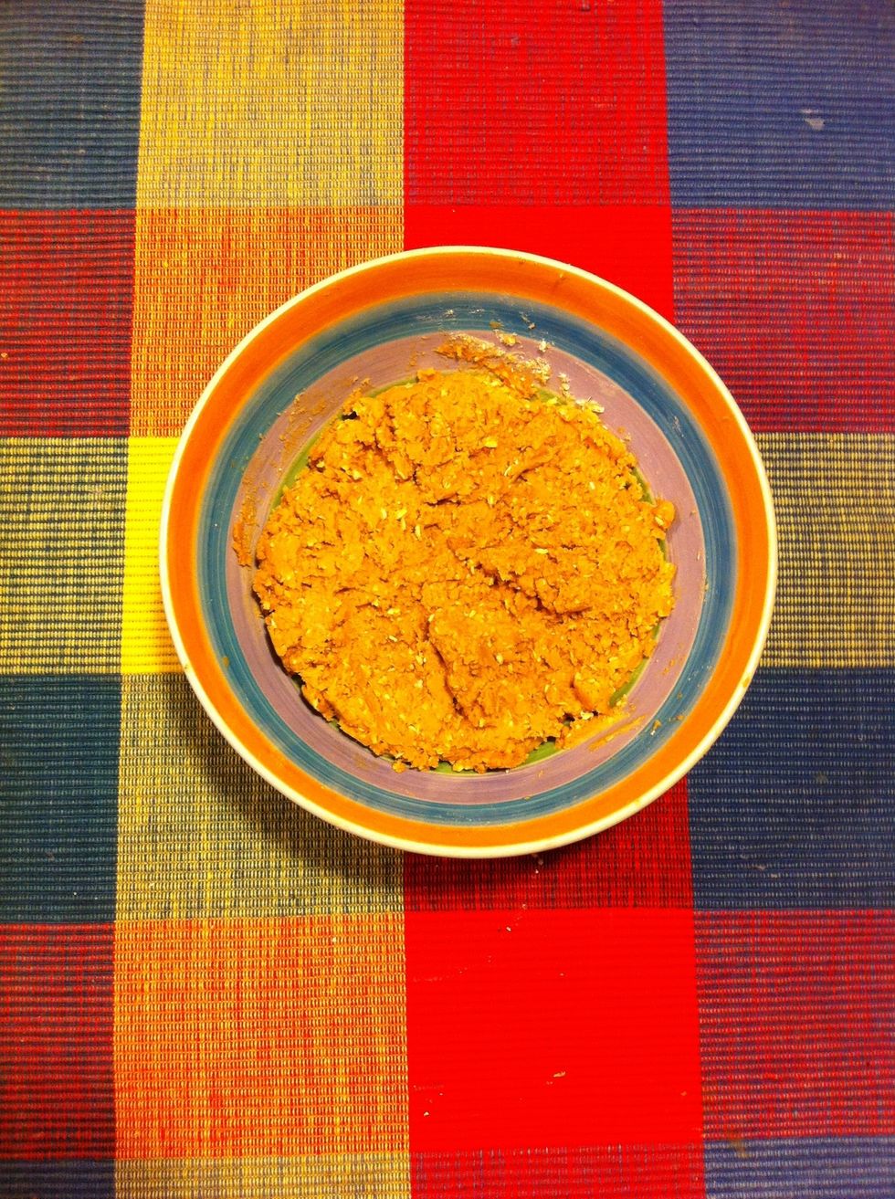 Mix the peanut butter, blended oats, honey, and vanilla in a bowl.