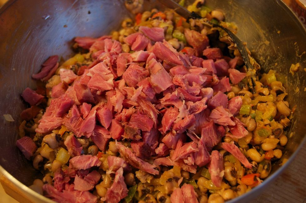 Mix the peas, the saut\u00e9ed veggies and the ham together back in the cooking pot.  Add 2 cups of the reserved cooking broth and bring back to a boil, then turn off the heat and get ready to eat...