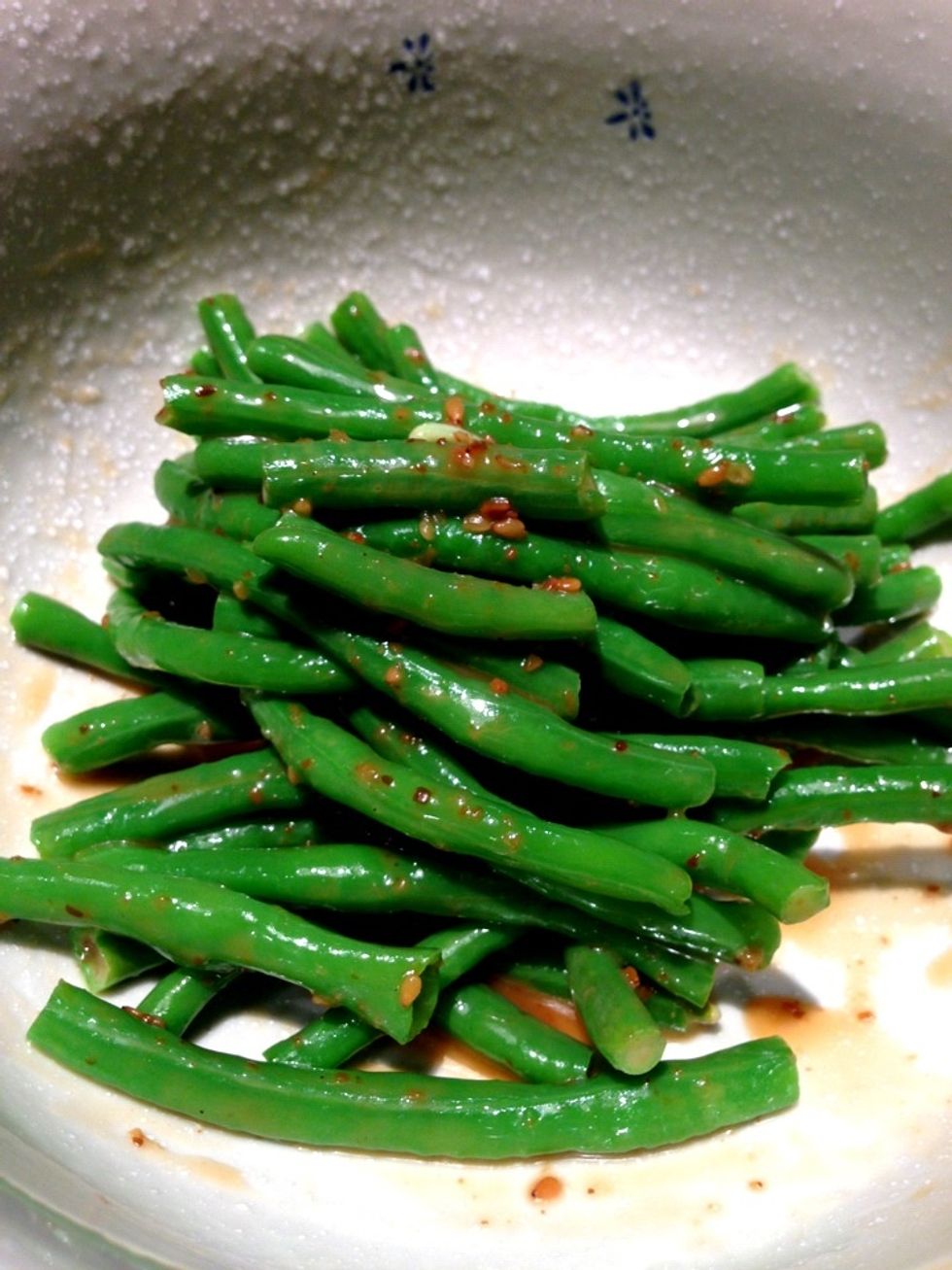 Mix the sesame dressing with the green beans and serve.